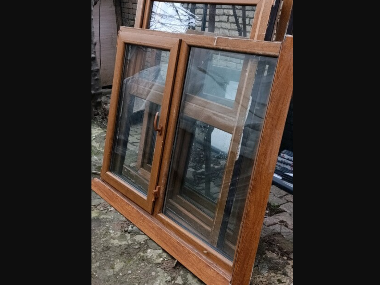 çıkma yatay 4 adet aynı boyutta camlı pencere